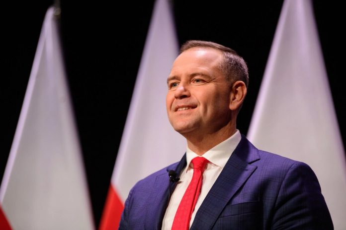 Кароль Навроцкий официально избран президентом Польши. Его противоречивая биография сыграла ключевую роль в победе на выборах 2025 года. Кароль Навроцкий официально избран президентом Польши. Его противоречивая биография сыграла ключевую роль в победе на выборах 2025 года.
