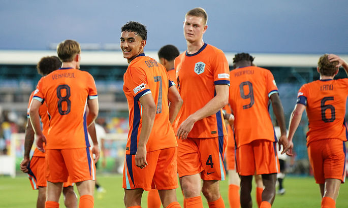 Сборная Нидерландов U-19 обыграла Румынию U-19 со счётом 3:1 в полуфинале Евро-2025 и вышла в финал, где сыграет против Испании. Сборная Нидерландов U-19 обыграла Румынию U-19 со счётом 3:1 в полуфинале Евро-2025 и вышла в финал, где сыграет против Испании.