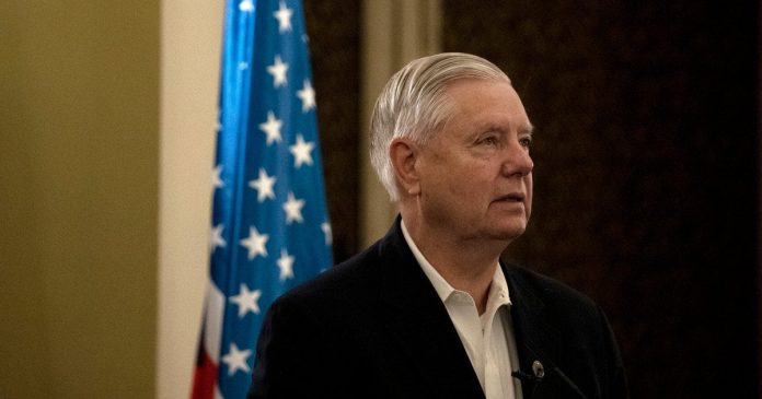 Трамп поддержал законопроект Грэма о санкциях против России, но окончательное решение о введении ограничений будет принимать только президент США. Трамп поддержал законопроект Грэма о санкциях против России, но окончательное решение о введении ограничений будет принимать только президент США.
