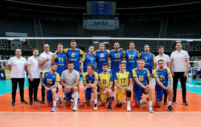 Сборная Украины по волейболу уверенно обыграла Турцию со счётом 3:0 в шестом матче группового этапа Лиги наций-2025, одержав третью победу на турнире. Сборная Украины по волейболу уверенно обыграла Турцию со счётом 3:0 в шестом матче группового этапа Лиги наций-2025, одержав третью победу на турнире.