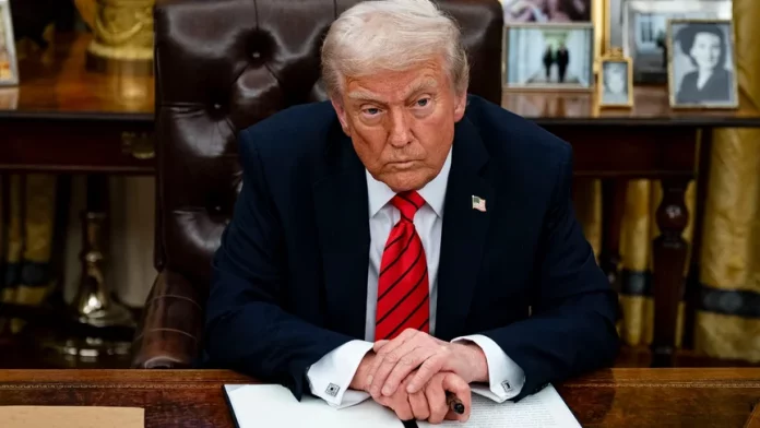 На саммите НАТО в Гааге Дональд Трамп неожиданно выразил решительную поддержку альянсу, пообещав, что Россия не нападёт, пока он остаётся президентом США. На саммите НАТО в Гааге Дональд Трамп неожиданно выразил решительную поддержку альянсу, пообещав, что Россия не нападёт, пока он остаётся президентом США.