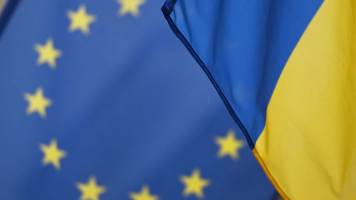 Еврокомиссия предлагает с 1 января 2026 года интегрировать Украину в роуминговую зону ЕС, предоставив бесплатную мобильную связь по всей Европе без доплат. Еврокомиссия предлагает с 1 января 2026 года интегрировать Украину в роуминговую зону ЕС, предоставив бесплатную мобильную связь по всей Европе без доплат.
