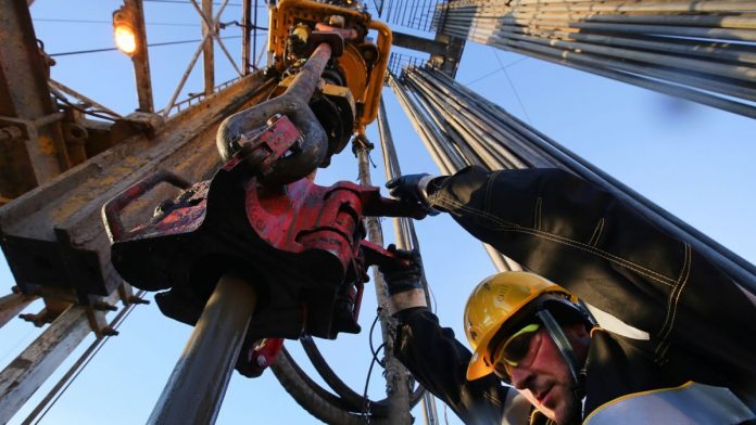 Саудовская Аравия начинает долгосрочную ценовую войну на рынке нефти, чтобы вернуть утраченные позиции среди мировых производителей, смещая акцент с цен на объемы добычи. Саудовская Аравия начинает долгосрочную ценовую войну на рынке нефти, чтобы вернуть утраченные позиции среди мировых производителей, смещая акцент с цен на объемы добычи.