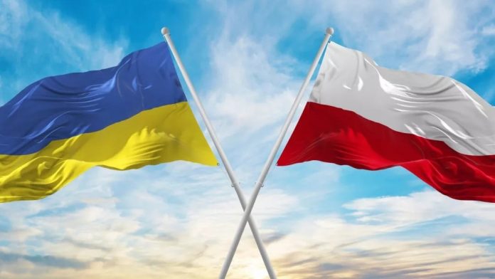 В Польше арестованы девять украинцев за посредничество в коррупционной схеме с картами побыту. Полиция Гданьска продолжает расследование. В Польше арестованы девять украинцев за посредничество в коррупционной схеме с картами побыту. Полиция Гданьска продолжает расследование.