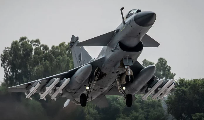Иран возобновил переговоры с Китаем по закупке истребителей J-10C после серьезных потерь в войне с Израилем, ищет альтернативу замороженным поставкам Су-35. Иран возобновил переговоры с Китаем по закупке истребителей J-10C после серьезных потерь в войне с Израилем, ищет альтернативу замороженным поставкам Су-35.