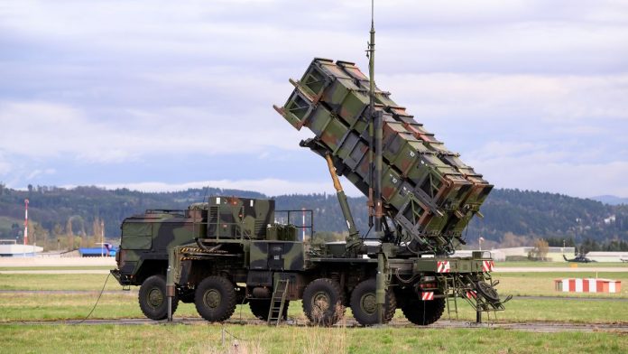 Украинские военные помогли усовершенствовать Patriot: реальный боевой опыт довёл систему США до пика эффективности, сообщает КавПолит. Украинские военные помогли усовершенствовать Patriot: реальный боевой опыт довёл систему США до пика эффективности, сообщает КавПолит.