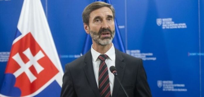 Глава МИД Словакии Юрай Бланар заявил о необходимости дипломатического урегулирования войны в Украине и возобновления диалога с Россией. Глава МИД Словакии Юрай Бланар заявил о необходимости дипломатического урегулирования войны в Украине и возобновления диалога с Россией.