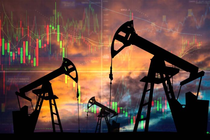 Цены на нефть выросли после позитивных новостей о торговых переговорах между США и Японией, однако геополитические факторы, такие как война в Украине и санкции, сохраняют напряженность на рынке.