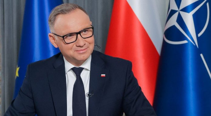 Президент Польши Анджей Дуда раскритиковал отношение союзников и Украины к использованию польской инфраструктуры для поставок военной помощи. Президент Польши Анджей Дуда раскритиковал отношение союзников и Украины к использованию польской инфраструктуры для поставок военной помощи.