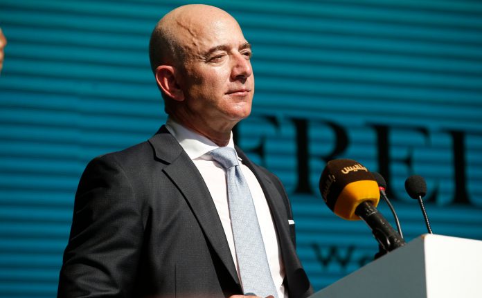 Джефф Безос завершил продажу акций Amazon на $5,7 миллиарда после своей свадьбы в июне 2025 года. Узнайте все детали и прогнозы. Джефф Безос завершил продажу акций Amazon на $5,7 миллиарда после своей свадьбы в июне 2025 года. Узнайте все детали и прогнозы.