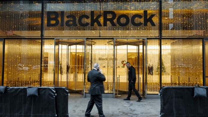 BlackRock прекратил работу над фондом восстановления Украины после победы Трампа. Франция готовит альтернативу, но поддержка США под вопросом. BlackRock прекратил работу над фондом восстановления Украины после победы Трампа. Франция готовит альтернативу, но поддержка США под вопросом.