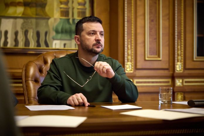 Зеленский заявил, что украинская делегация в Стамбуле будет настаивать на немедленном прекращении огня после ударов дронов РФ по Сумской области. Зеленский заявил, что украинская делегация в Стамбуле будет настаивать на немедленном прекращении огня после ударов дронов РФ по Сумской области.