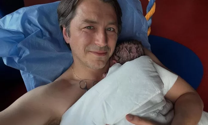 Сергей Притула стал отцом в четвертый раз, его жена Екатерина родила сына Марка. Притула поделился эмоциями и благодарностью в условиях войны. Сергей Притула стал отцом в четвертый раз, его жена Екатерина родила сына Марка. Притула поделился эмоциями и благодарностью в условиях войны.