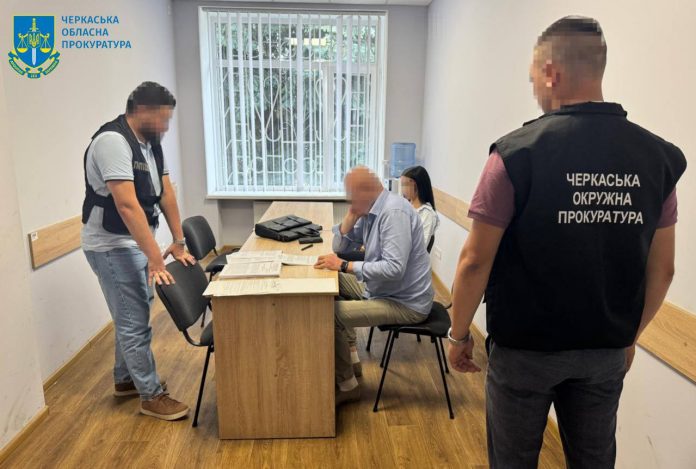 Тренер в Черкассах обвиняется в мошенничестве после того, как собранные деньги на поездку детей в Грузию были проиграны в онлайн-казино. Тренер в Черкассах обвиняется в мошенничестве после того, как собранные деньги на поездку детей в Грузию были проиграны в онлайн-казино.