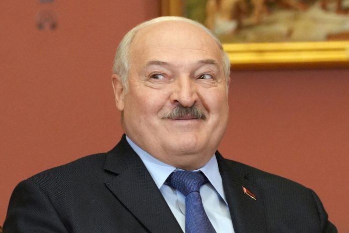 Лукашенко рассказал, что Путину предложили ударить по Банковой в Киеве, но тот отказался от этой идеи, сообщает КавПолит. Лукашенко рассказал, что Путину предложили ударить по Банковой в Киеве, но тот отказался от этой идеи, сообщает КавПолит.