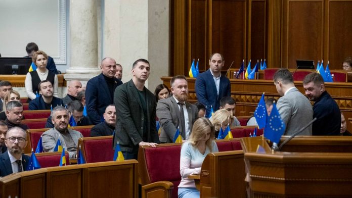 Верховная Рада не поддержит создание крипторезерва из-за высокой волатильности криптовалют, заявил глава финансового комитета Данил Гетманцев.