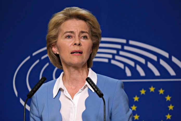 ЕС планирует ограничить импорт нефти через «Дружбу», что повлияет на Венгрию и Словакию и может полностью остановить поставки из РФ.