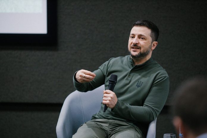 Зеленский заявил, что около 20 российских дронов могли проникнуть в воздушное пространство Польши. Украина уведомила Варшаву, детали инцидента уточняются. Зеленский заявил, что около 20 российских дронов могли проникнуть в воздушное пространство Польши. Украина уведомила Варшаву, детали инцидента уточняются.