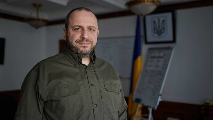 Украина ведёт переговоры с Россией только по гуманитарным вопросам, главным образом о возвращении военнопленных, сообщил секретарь СНБО Рустем Умеров.