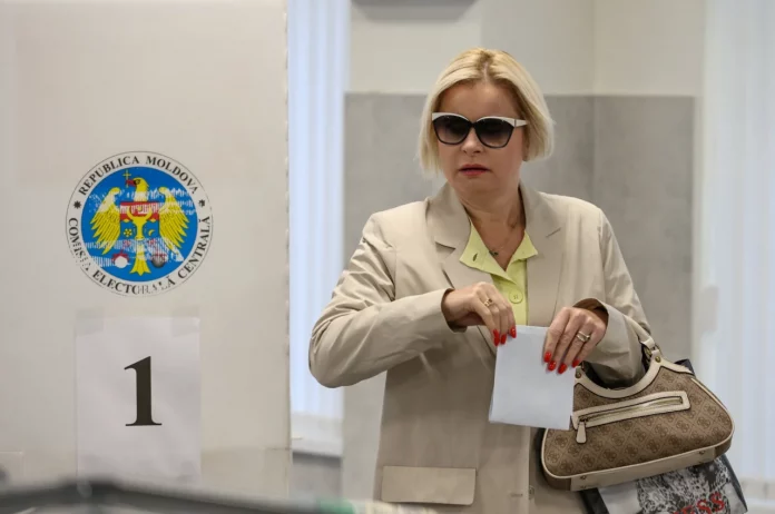 В Молдове проходят парламентские выборы, которые определят проевропейский или пророссийский курс страны на ближайшие четыре года.