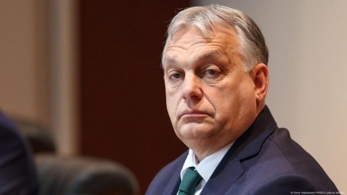 Виктор Орбан обвинил ЕС в стремлении к войне и запустил сбор подписей против военных планов Брюсселя, сообщает КавПолит.