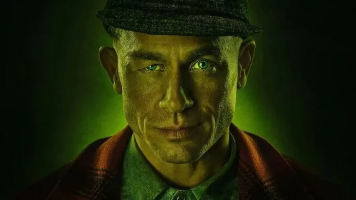 Сериал Райана Мёрфи Monster: The Ed Gein Story выходит на Netflix 3 октября. Узнайте о преступлениях, детстве и влиянии Эда Гейна на фильмы ужасов.
