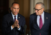 Шатдаун в США: демократы обвиняют Трампа на фоне угрозы потери продовольственной помощи SNAP 42 млн человек Конгрессовые демократы не меняют стратегию шатдауна, обвиняя Трампа, пока 42 млн американцев рискуют потерять продовольственную помощь SNAP с 1 ноября.