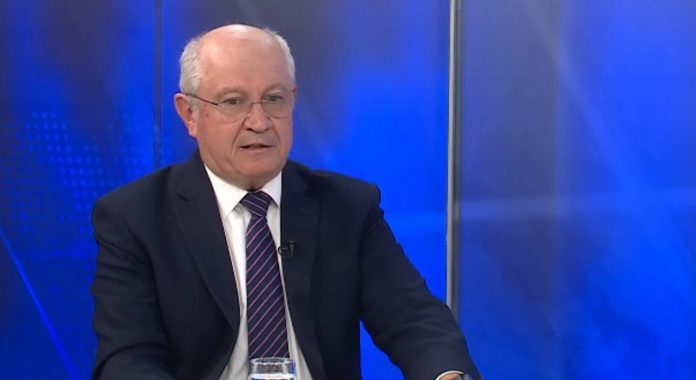 Парламент Молдовы утвердил Александру Мунтяну новым премьер-министром. Он прожил 20 лет в Украине и пообещал уйти в отставку, если Молдова не вступит в ЕС к 2028 году. Парламент Молдовы утвердил Александру Мунтяну новым премьер-министром. Он прожил 20 лет в Украине и пообещал уйти в отставку, если Молдова не вступит в ЕС к 2028 году.