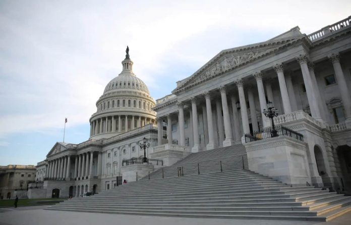 Частичный шатдаун США продолжается 36 дней, авиадиспетчеры работают без зарплаты, а выплаты по программе SNAP осуществляются частично. Частичный шатдаун США продолжается 36 дней, авиадиспетчеры работают без зарплаты, а выплаты по программе SNAP осуществляются частично.