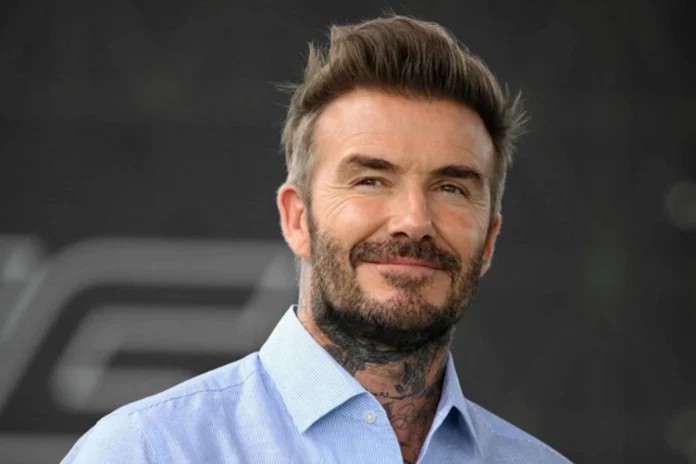 Король Чарльз III посвятил Дэвида Бекхэма в рыцари за заслуги в футболе и благотворительности. Церемония прошла в Виндзорском замке с участием семьи.