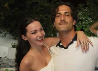 Дамиано Давид из Maneskin сделал предложение Дав Камерон: подробности помолвки звезд Фронтмен Maneskin Дамиано Давид сделал предложение актрисе Дове Кэмерон в Сиднее. Пара отметила вторую годовщину, на руках актрисы засветилось кольцо.