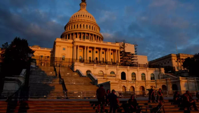 Шатдаун в США может стать самым продолжительным в истории: Трамп отказывается идти на уступки демократам, а работа правительства остановлена уже более месяца.