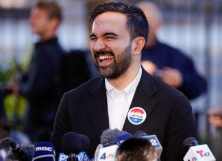 Зохран Мамдани стал первым мусульманином, избранным мэром Нью-Йорка, победив Эндрю Куомо Зохран Мамдани победил на выборах мэра Нью-Йорка, став первым мусульманином в истории города и набрав рекордное количество голосов.