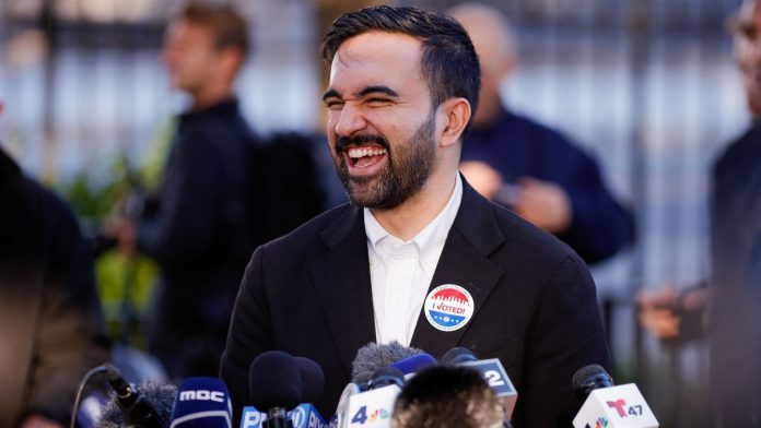 Зохран Мамдани победил на выборах мэра Нью-Йорка, став первым мусульманином в истории города и набрав рекордное количество голосов.