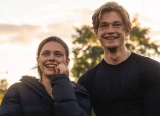 Премьера второго сезона сериала «Макстон Холл» на Prime Video — дата выхода, сюжет и актёры Сериал «Макстон Холл» возвращается на Prime Video 7 ноября с вторым сезоном, продолжая историю Руби и Джеймса по романам Моны Кастен.