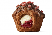 Макдональдс представил маффин «Крем-вишня» — новый десерт с вишнёвой начинкой и шоколадом McDonald’s представил новый маффин «Крем-вишня» с нежной вишнёвой начинкой и тёмным шоколадом. Идеальный десерт к кофе или Латте «Поджаренный маршмеллоу».