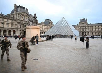 Грабители Лувра пытались продать драгоценности через даркнет — подробности CGI Group CGI Group сообщила, что грабители Лувра предложили продать украденные драгоценности через даркнет, но музей не отвечал шесть дней.