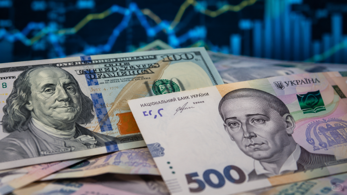 Курс доллара в Украине на 15 мая обновил НБУ. Гривна укрепилась к доллару и евро, а межбанк показал стабильные котировки валют.