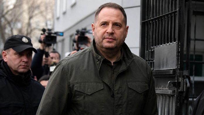 Андрей Ермак вышел из СИЗО после внесения залога в 140 миллионов гривен. Что известно о деле, обвинениях и расследовании.