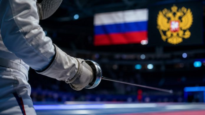 Российские фехтовальщики смогут выступать с флагом и гимном на турнирах FIE с чемпионата мира в Гонконге.
