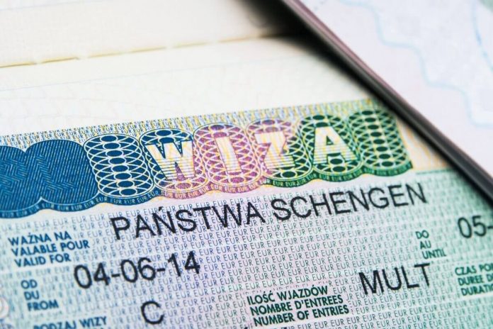 Шенгенские визы для россиян могут снова ужесточить: 11 стран Европы требуют новых ограничений на въезд граждан РФ. Шенгенские визы для россиян могут снова ужесточить: 11 стран Европы требуют новых ограничений на въезд граждан РФ.