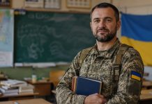 Global Teacher Prize Ukraine запустила номинацию «Учитель-защитник» для педагогов с военным опытом Global Teacher Prize Ukraine запустила номинацию «Учитель-защитник» для педагогов с военным опытом. Победитель получит 500 000 гривен.