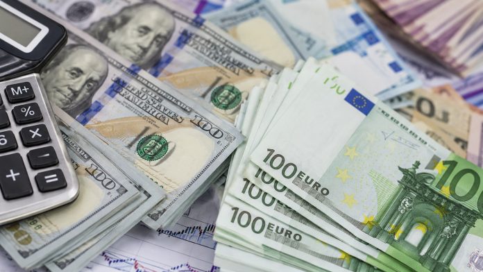 Курс валют в Украине 6 июня: сколько стоят доллар и евро в обменниках, прогноз по покупке и продаже, спреды и детали рынка.