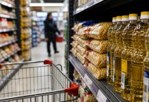 В Севастополе ограничили продажу продуктов: масло и макароны выдают «в одни руки» Севастополь ограничил продажу продуктов: масло и макароны продают «в одни руки» на фоне проблем с поставками и бензином.