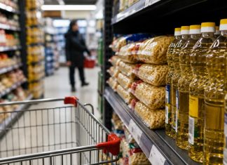 В Севастополе ограничили продажу продуктов: масло и макароны выдают «в одни руки» Севастополь ограничил продажу продуктов: масло и макароны продают «в одни руки» на фоне проблем с поставками и бензином.