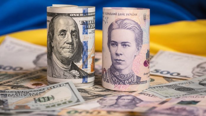Курс доллара в Украине 9 июня вырос до 44,51 грн и обновил исторический максимум, тогда как евро снизился до 51,35 грн. Курс доллара в Украине 9 июня вырос до 44,51 грн и обновил исторический максимум, тогда как евро снизился до 51,35 грн.