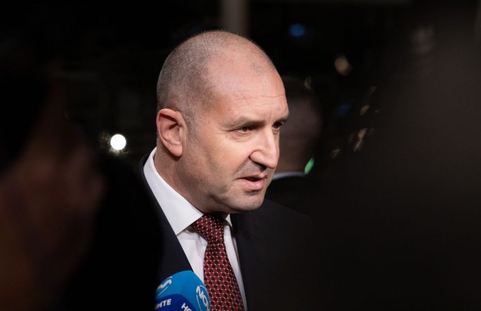 Болгария остановит поставки оружия Украине после прихода правительства Радева. Что известно о решении Софии и реакции ЕС.