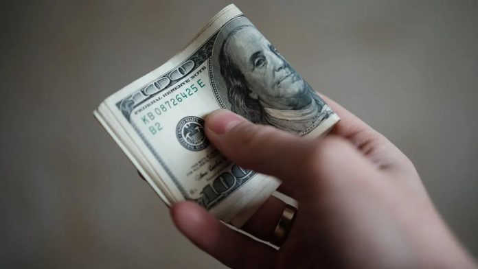 Курс доллара в Украине 13 июня ожидается в коридоре 44,40–45,30 грн, евро — до 52,50 грн. Что прогнозируют обменники.