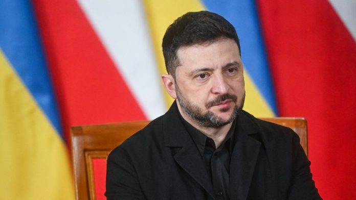 Зеленский исключил русский язык из списка языков меньшинств. Что изменилось в Европейской хартии, почему принят закон и какие последствия ожидаются. Зеленский исключил русский язык из списка языков меньшинств. Что изменилось в Европейской хартии, почему принят закон и какие последствия ожидаются.