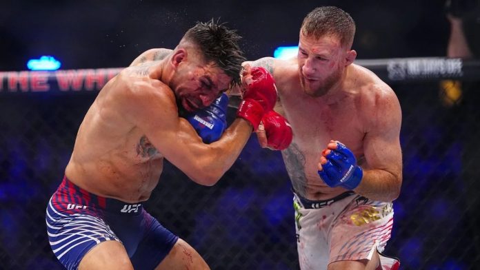 Гейджи — Топурия: Джастин Гейджи победил Илию Топурию на UFC Freedom 250 и впервые стал чемпионом UFC в легком весе.